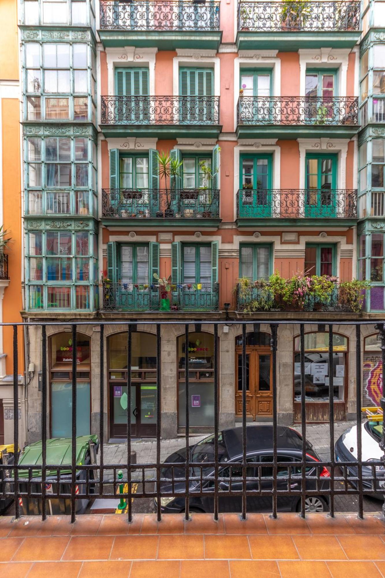 Encantador Apartamento En El Casco Antiguo De Bilbao Luaran gambar